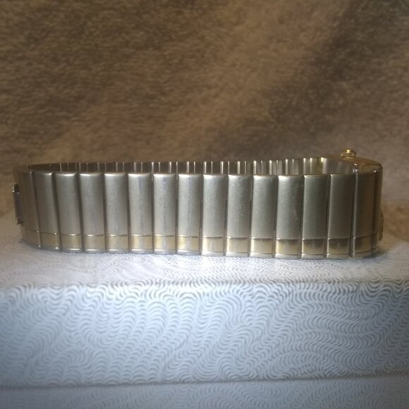 Seiko Quartz Watch Women 1F20-5K00 Half Moon Gold Bracelet New Bat Works Great ! main image 10
